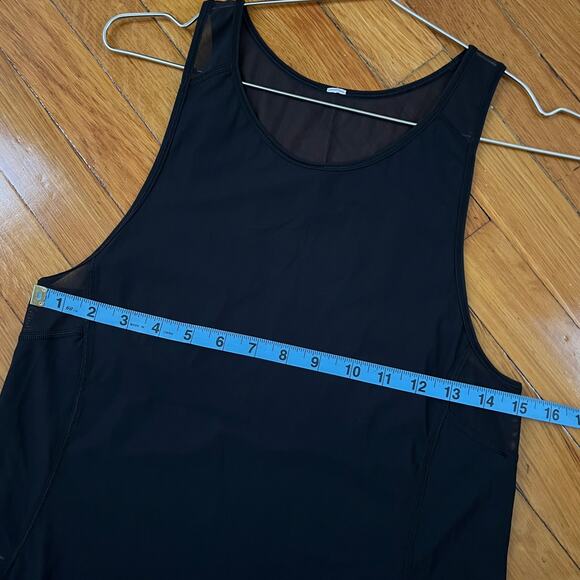 Lululemon Black Mesh Racerback Scoop Bottom Tank Top Size 6 - Picture 6 of 7